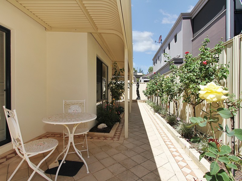 9 Norma Road, Alfred Cove WA 6154