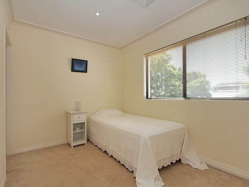 9 Norma Road, Alfred Cove WA 6154