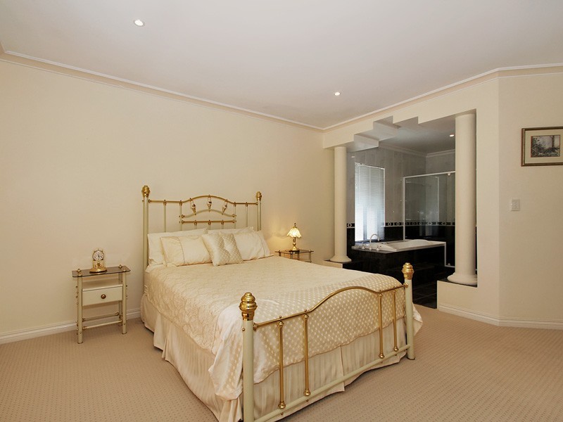 9 Norma Road, Alfred Cove WA 6154