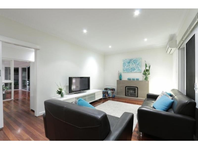16 Calpin Cr, Attadale WA 6156