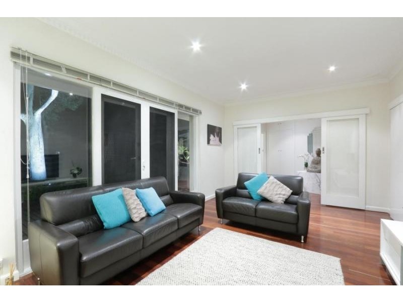 16 Calpin Cr, Attadale WA 6156