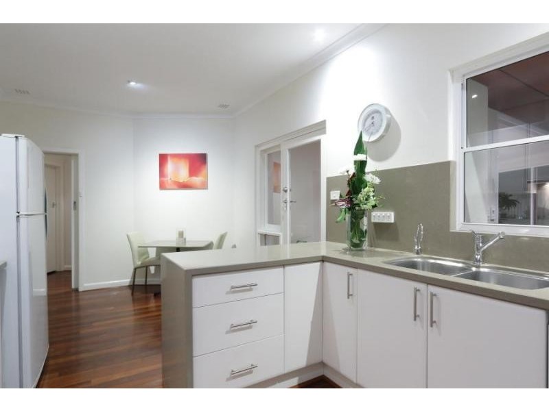 16 Calpin Cr, Attadale WA 6156