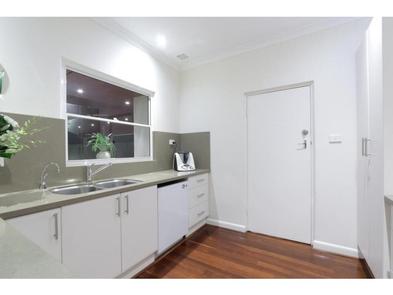 16 Calpin Cr, Attadale WA 6156