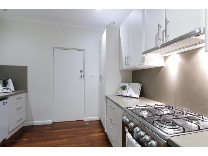 16 Calpin Cr, Attadale WA 6156