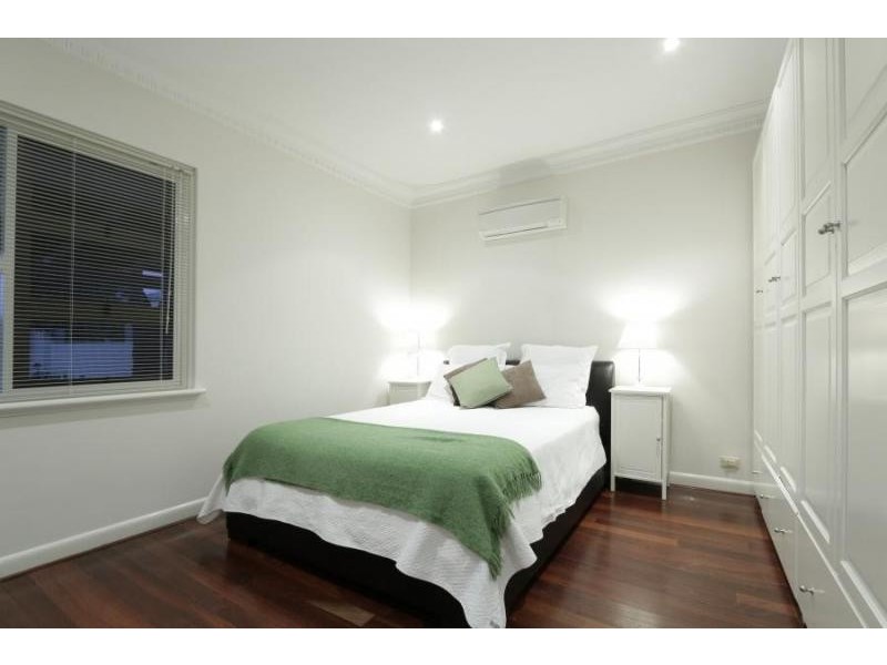 16 Calpin Cr, Attadale WA 6156