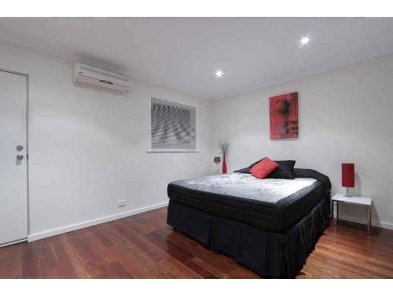 16 Calpin Cr, Attadale WA 6156