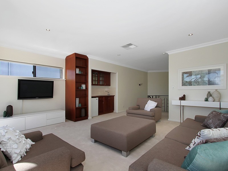 185 Lockhart Street, Como WA 6152