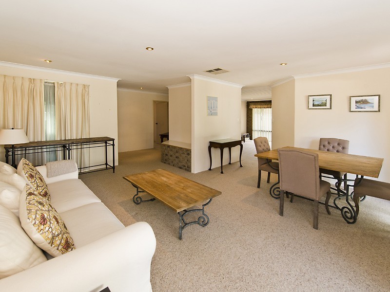 4/10 Bombard Street, Ardross WA 6153