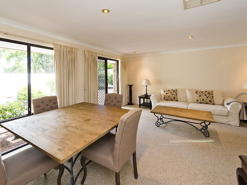 4/10 Bombard Street, Ardross WA 6153