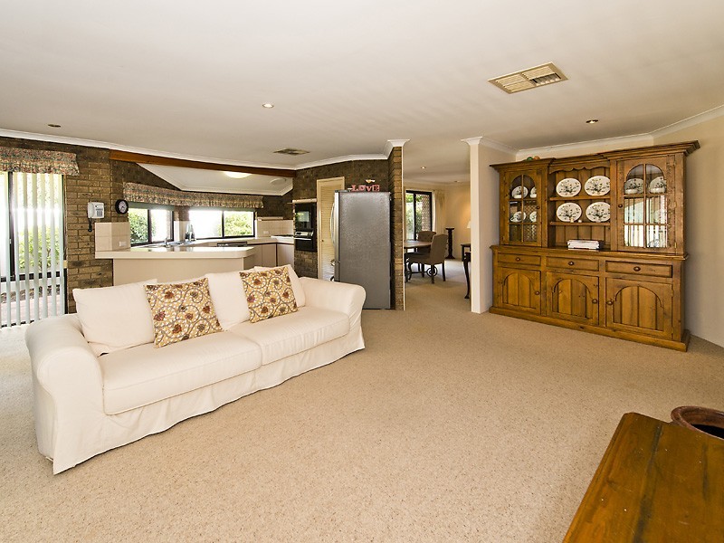 4/10 Bombard Street, Ardross WA 6153