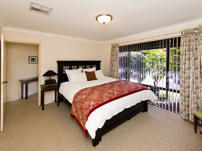 4/10 Bombard Street, Ardross WA 6153