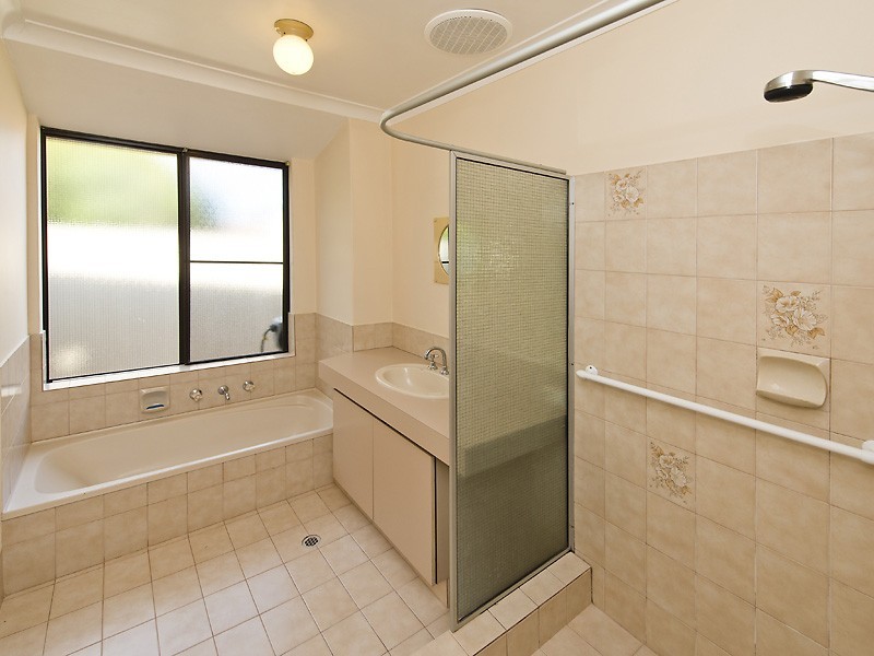 4/10 Bombard Street, Ardross WA 6153