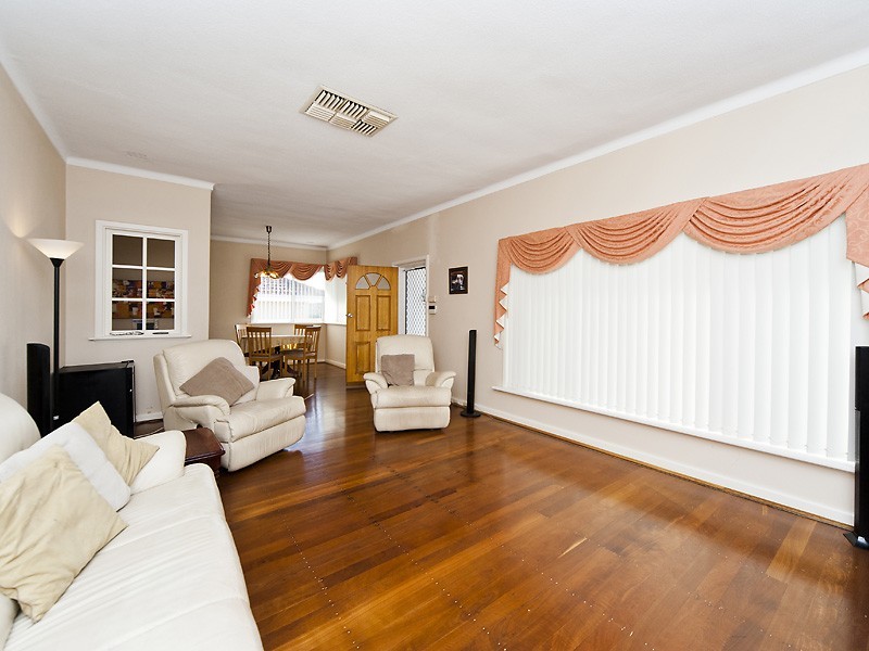 44 Davy Street, Alfred Cove WA 6154