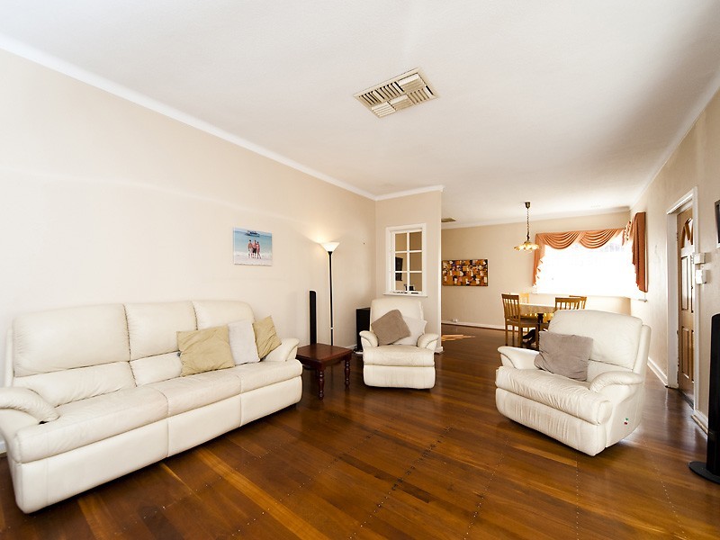 44 Davy Street, Alfred Cove WA 6154