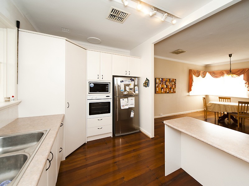 44 Davy Street, Alfred Cove WA 6154