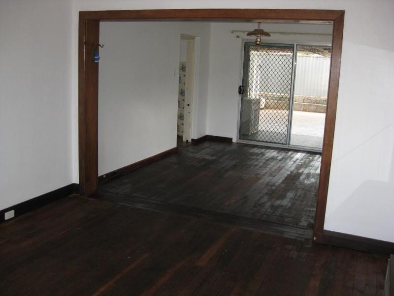 33 Smiths Ave, Redcliffe WA 6104