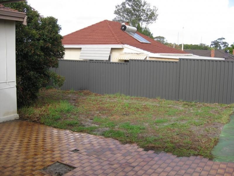 33 Smiths Ave, Redcliffe WA 6104