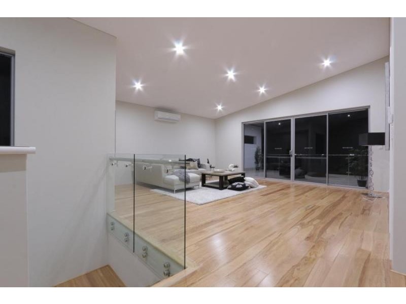 9 Bombay Heights, North Coogee WA 6163