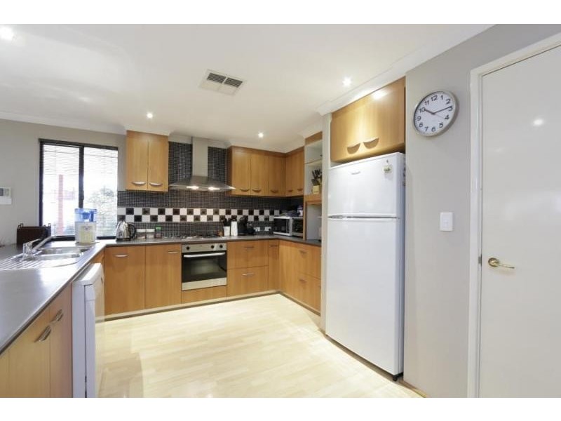 28 Rosewood Lane, Thornlie WA 6108