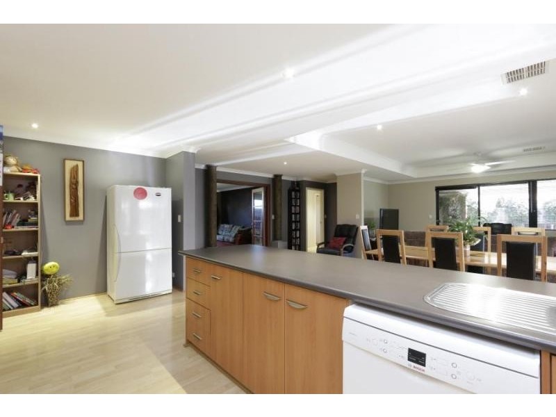 28 Rosewood Lane, Thornlie WA 6108