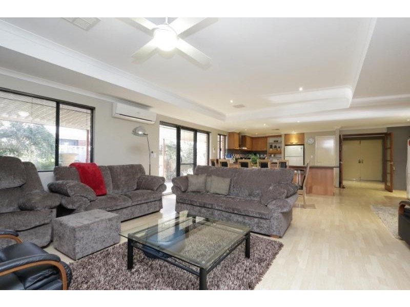 28 Rosewood Lane, Thornlie WA 6108