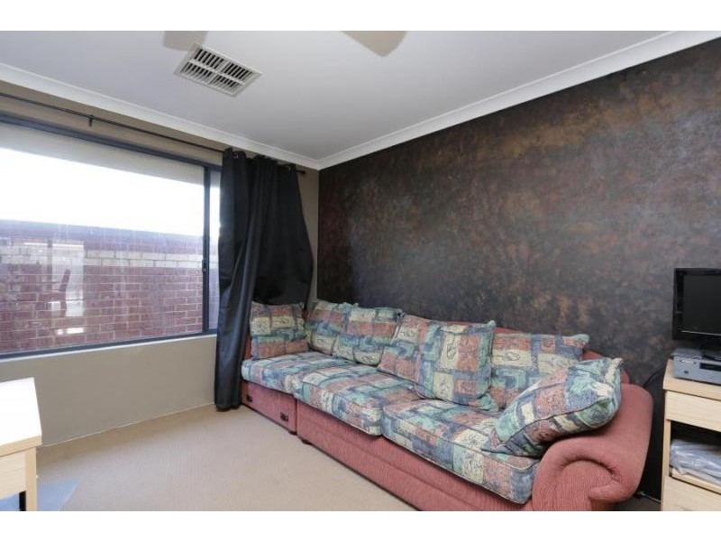 28 Rosewood Lane, Thornlie WA 6108