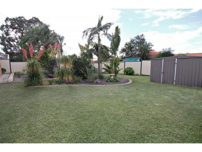 5 Challenger Drive, Thornlie WA 6108