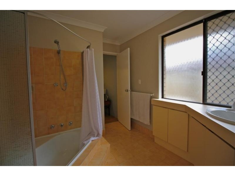 5 Challenger Drive, Thornlie WA 6108