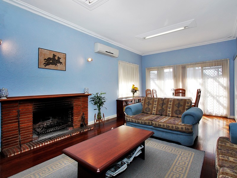 23 Doney Street, Alfred Cove WA 6154