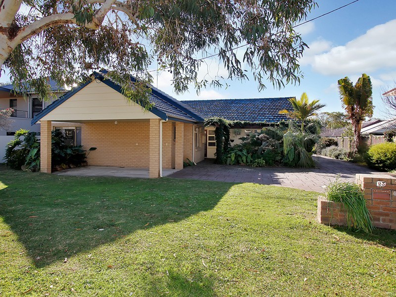 23 Doney Street, Alfred Cove WA 6154