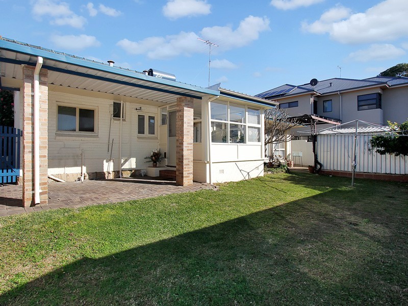 23 Doney Street, Alfred Cove WA 6154