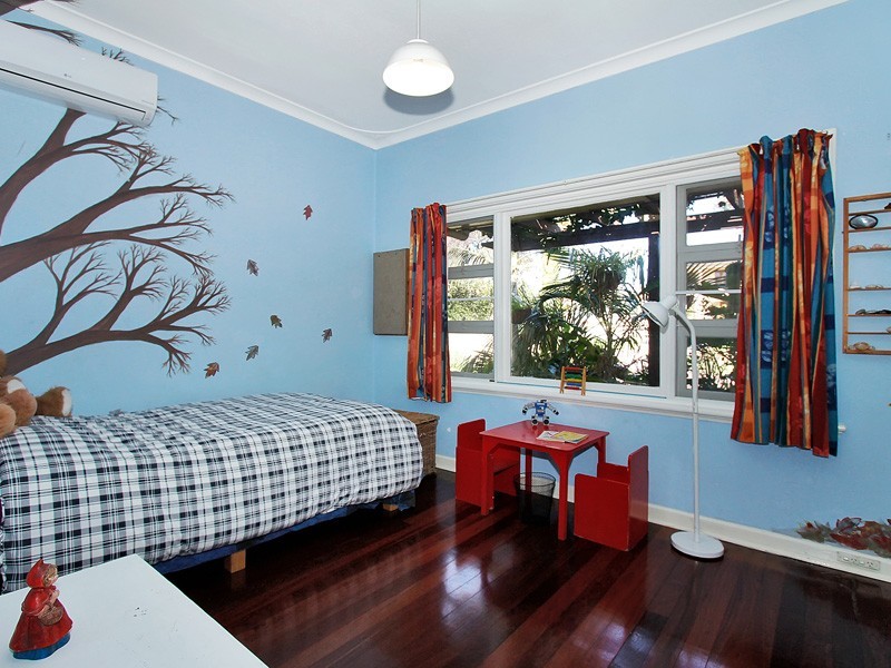 23 Doney Street, Alfred Cove WA 6154