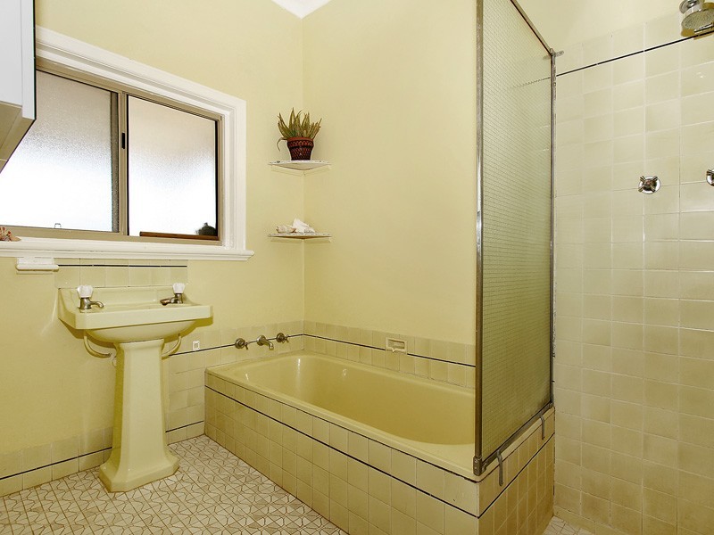 23 Doney Street, Alfred Cove WA 6154