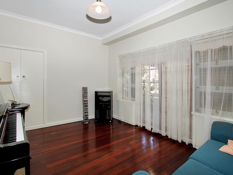 23 Doney Street, Alfred Cove WA 6154