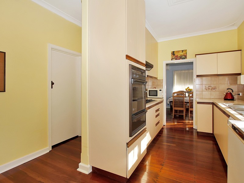 23 Doney Street, Alfred Cove WA 6154