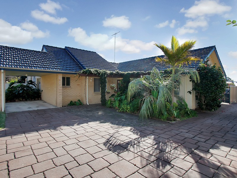 23 Doney Street, Alfred Cove WA 6154