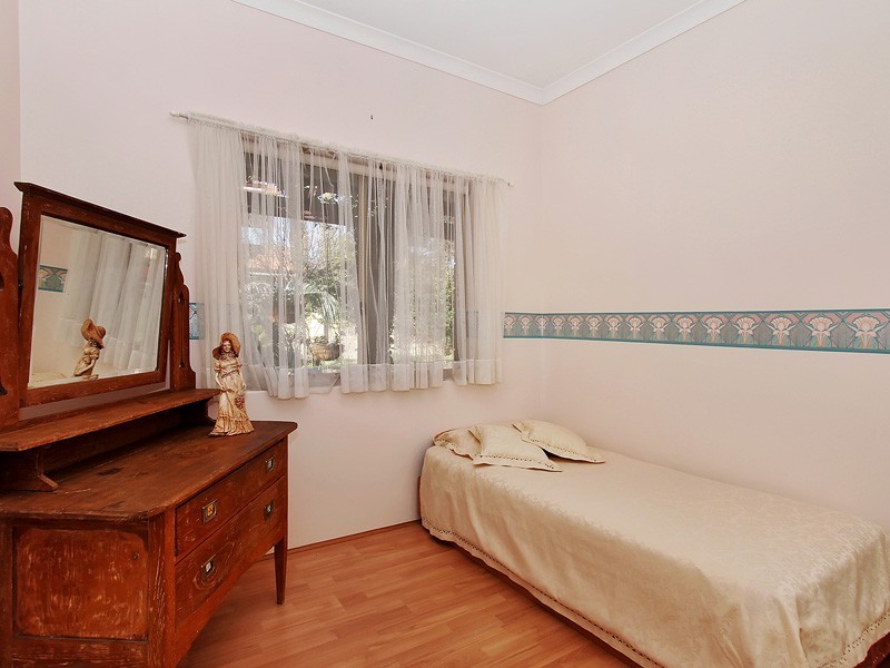 23 Doney Street, Alfred Cove WA 6154