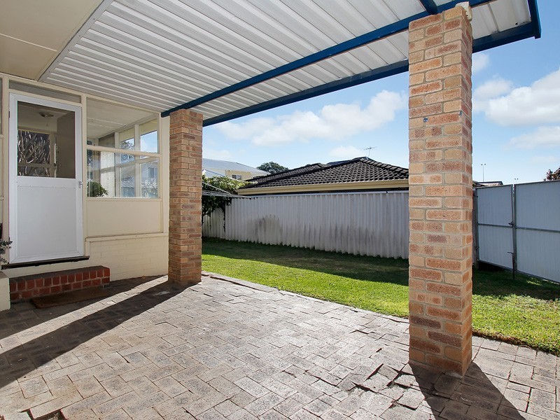 23 Doney Street, Alfred Cove WA 6154