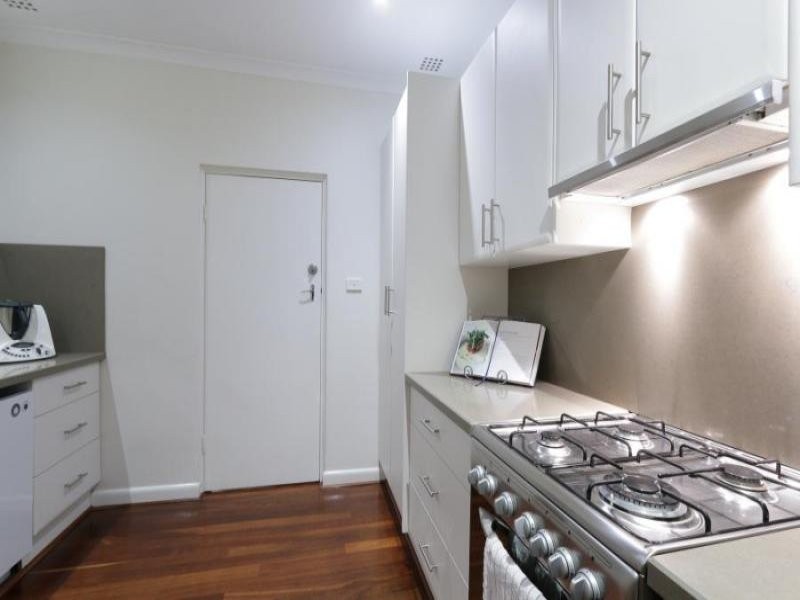 16 Calpin Cr, Attadale WA 6156