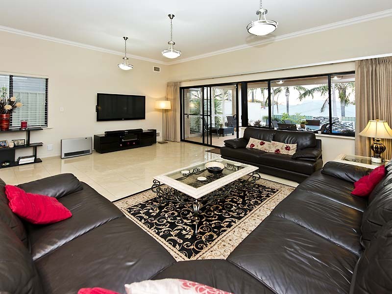 12 McCallum Crescent, Ardross WA 6153