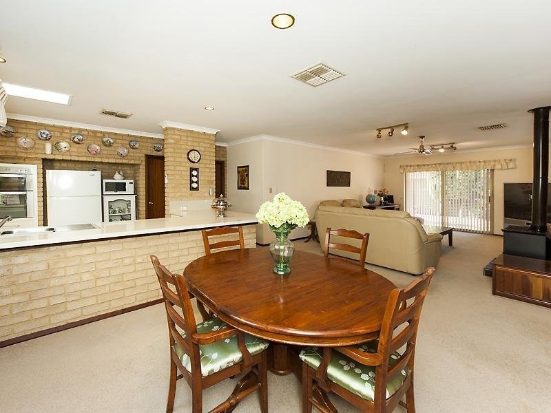 28 Potts St, Melville WA 6156