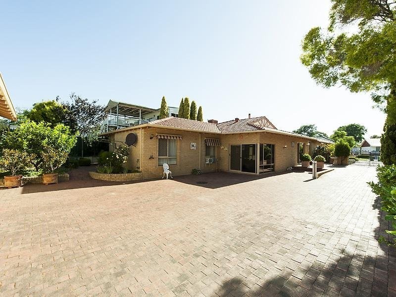 28 Potts St, Melville WA 6156