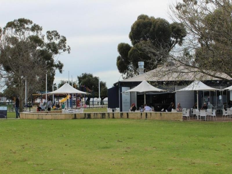 8A Hesford Avenue, Mount Pleasant WA 6153