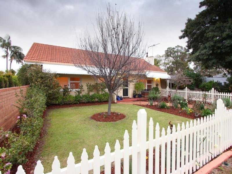6 Lisa Place, Mount Pleasant WA 6153