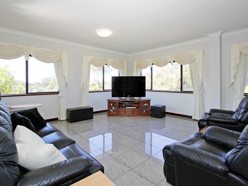 22 Perkins Road, Melville WA 6156