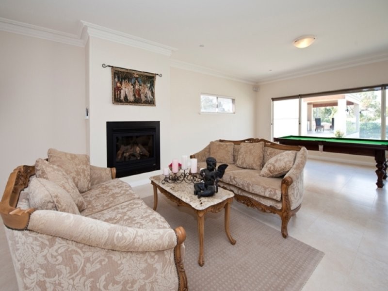 7 Davis Road, Attadale WA 6156