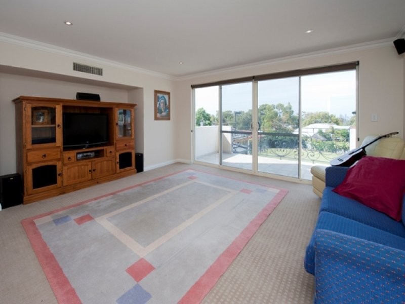 7 Davis Road, Attadale WA 6156