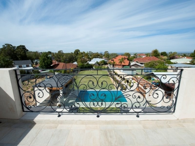 7 Davis Road, Attadale WA 6156