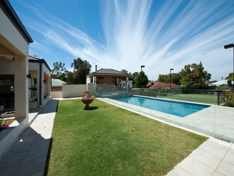 7 Davis Road, Attadale WA 6156