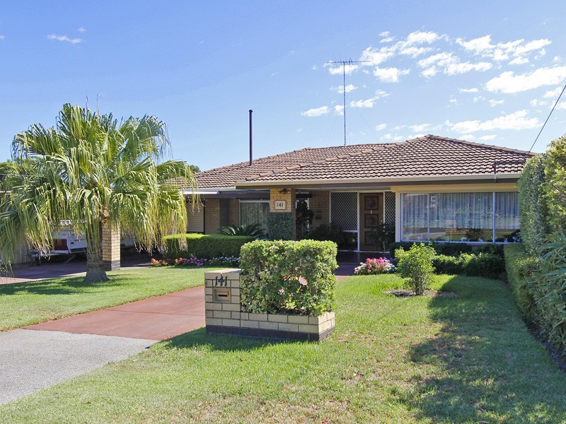 141 Kitchener Road, Alfred Cove WA 6154